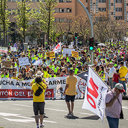 manifestación en Montecarmelo por la base de servicios de limpieza